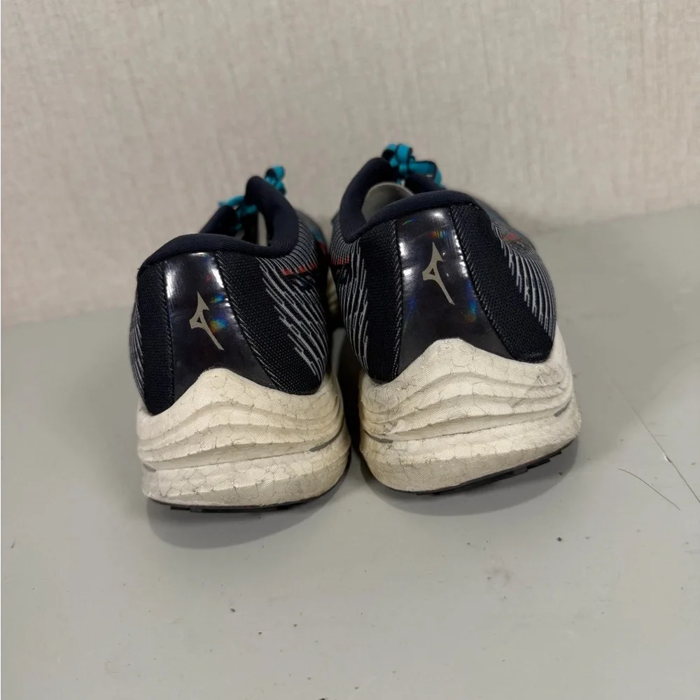 Mizuno women wave